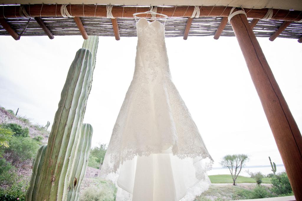 Wedding dress dessert beach wedding mexico